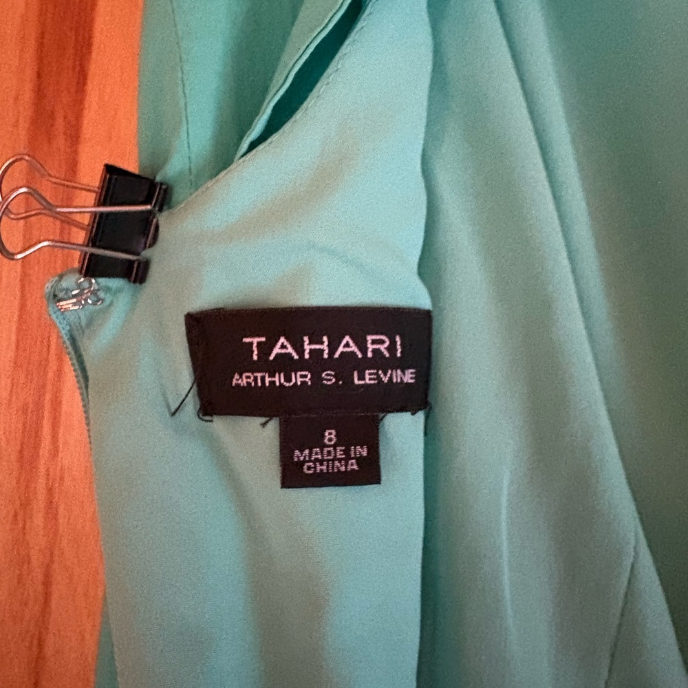 Tahari tiered midi sundress; Size 8 - Picture 3 of 4